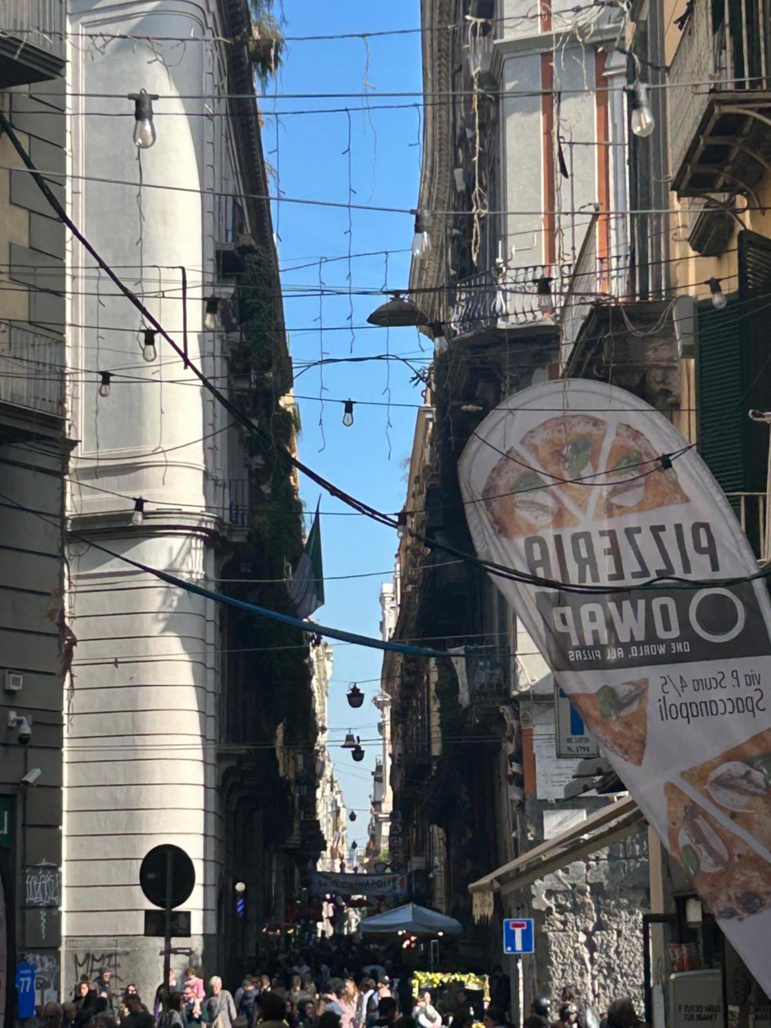 Suite Di Giordy Napoli Centro Bagian luar foto