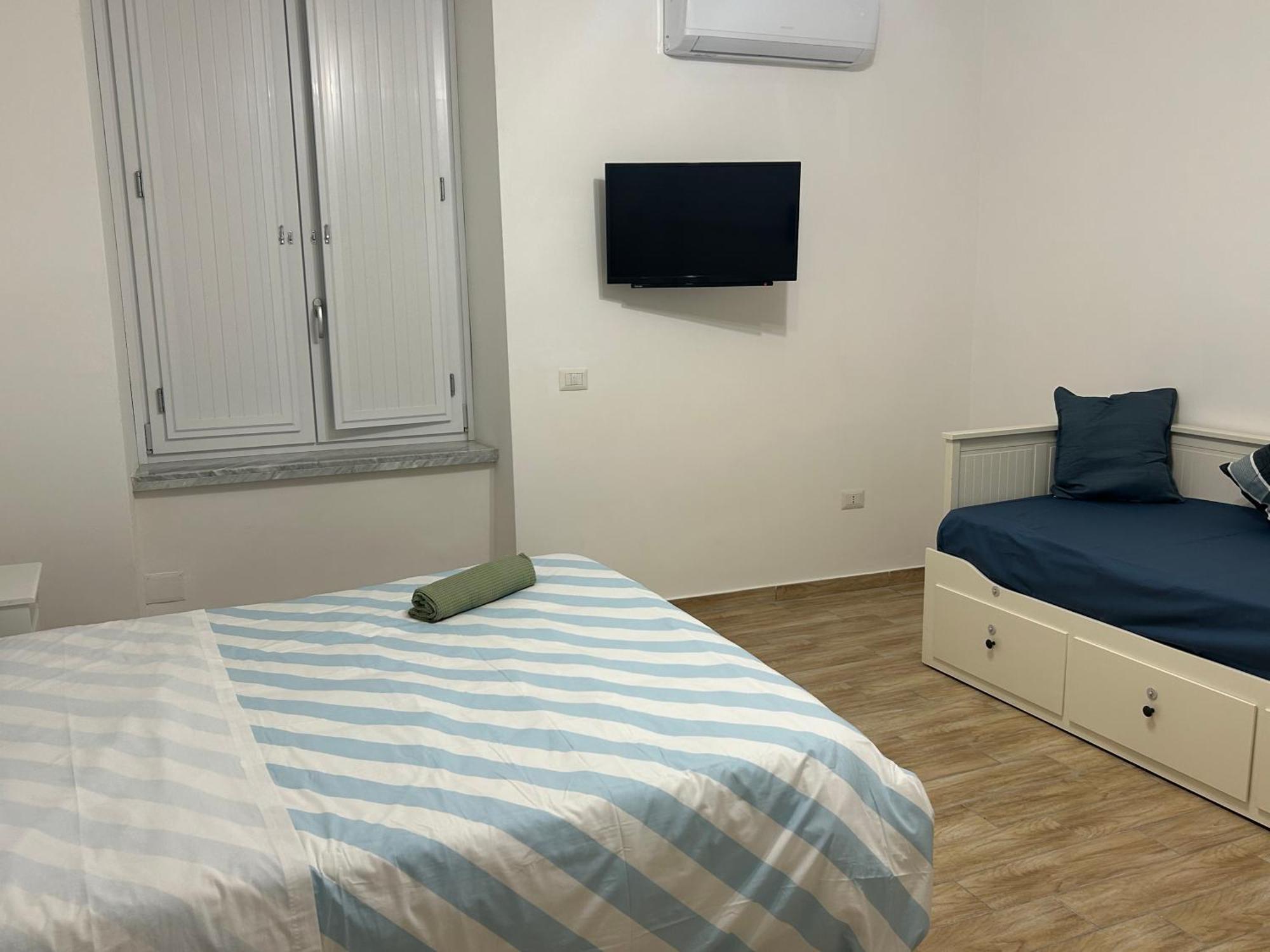 Suite Di Giordy Napoli Centro Bagian luar foto
