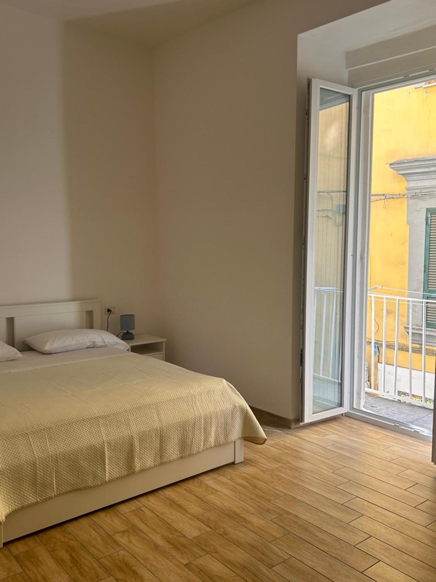 Suite Di Giordy Napoli Centro Bagian luar foto